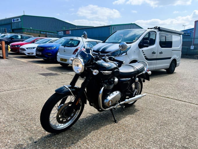 2025 Triumph Bonneville T100