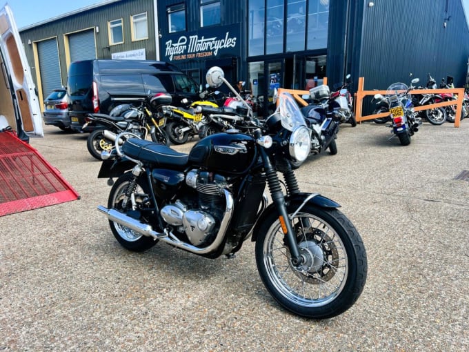 2025 Triumph Bonneville T100