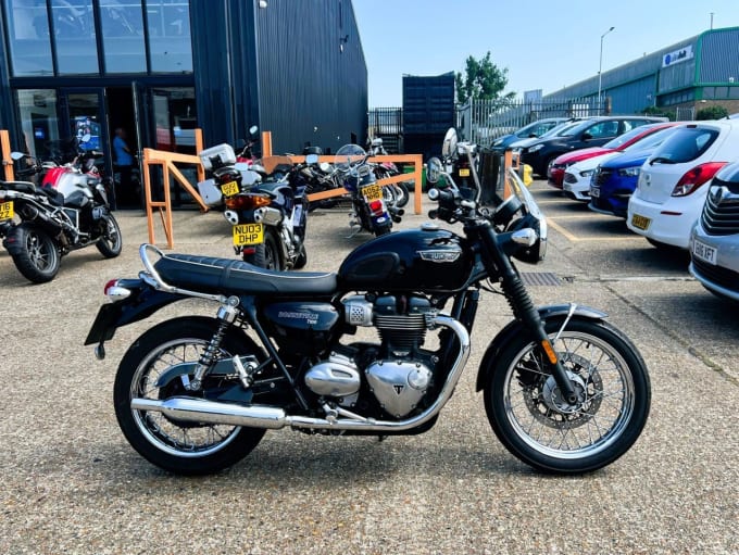 2025 Triumph Bonneville T100