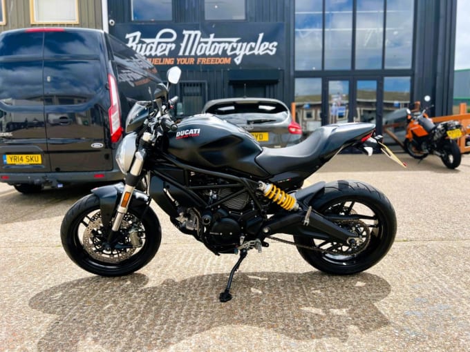 2025 Ducati Monster 797