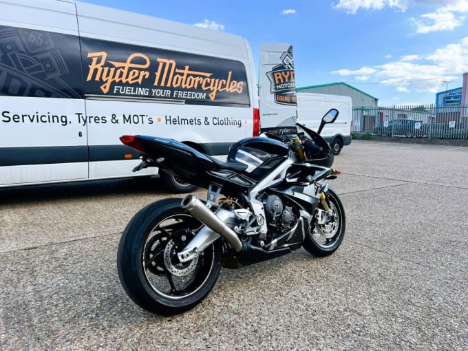 2025 Triumph Daytona Moto2 765