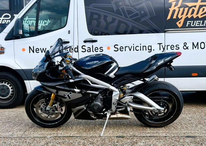 2025 Triumph Daytona Moto2 765