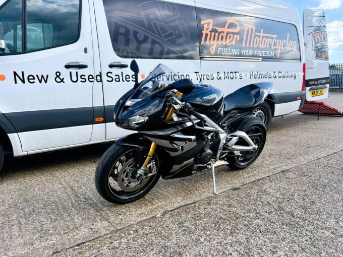 2025 Triumph Daytona Moto2 765