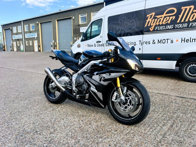 2025 Triumph Daytona Moto2 765