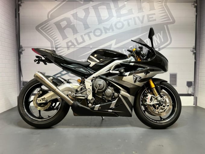 2025 Triumph Daytona Moto2 765