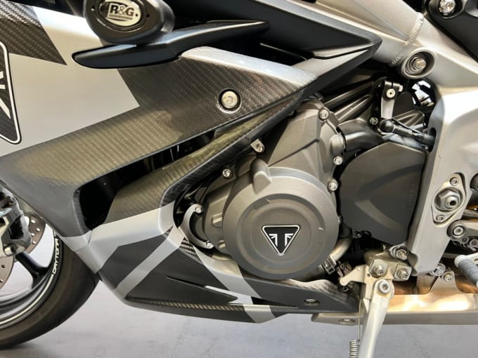 2025 Triumph Daytona Moto2 765