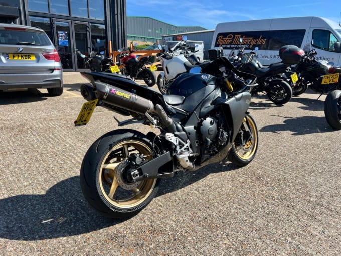 2025 Yamaha R1