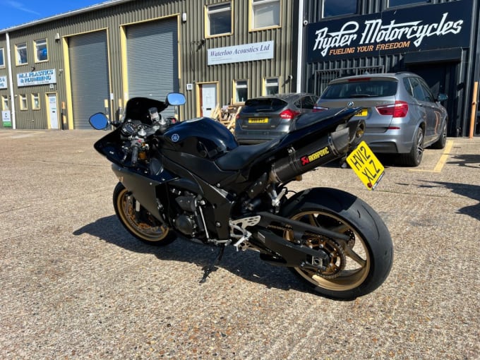 2025 Yamaha R1