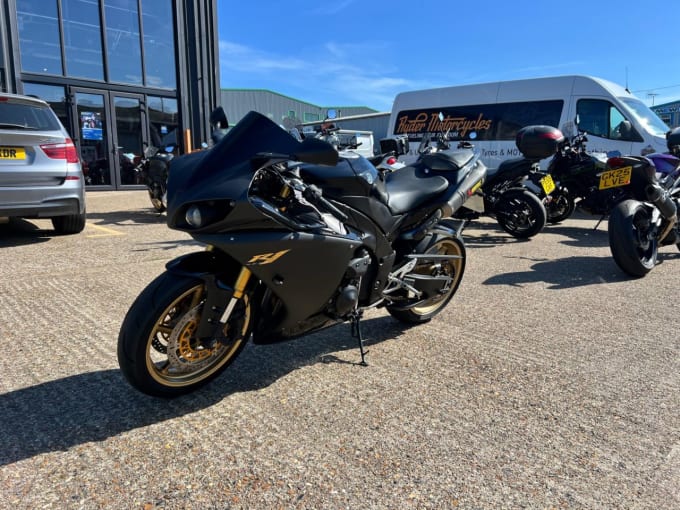 2025 Yamaha R1