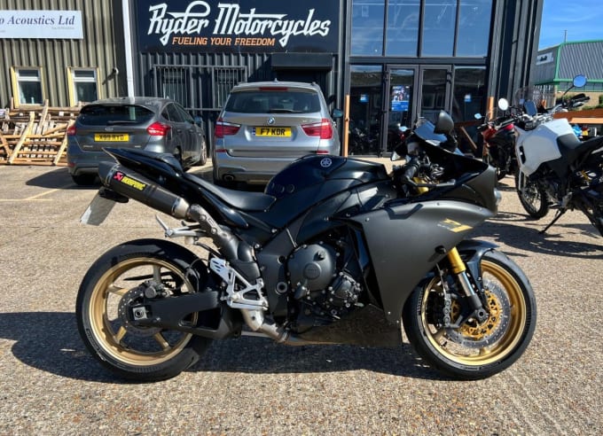 2025 Yamaha R1