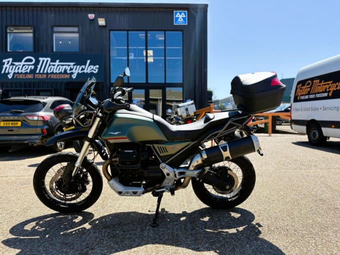 2025 Moto Guzzi V85 Tt