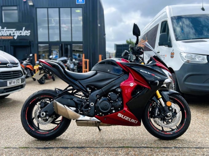 2025 Suzuki Gsx-s1000f