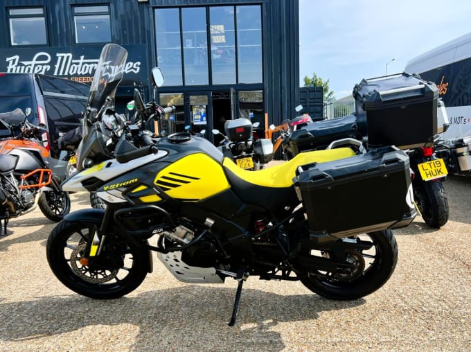 2025 Suzuki V-strom 1000
