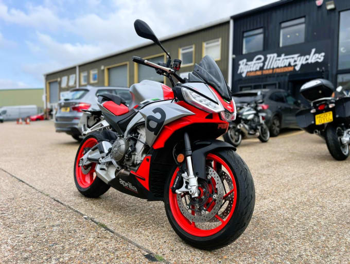 2025 Aprilia Tuono 660