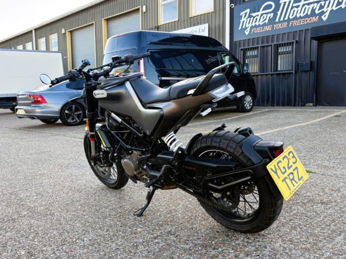 2025 Husqvarna Svartpilen 125
