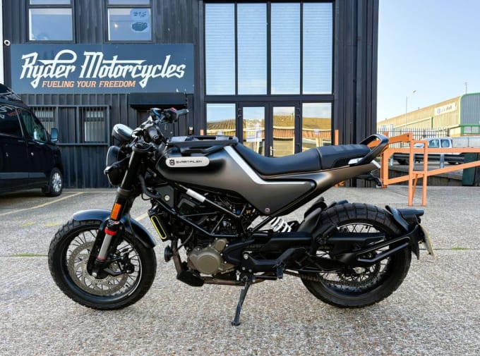 2025 Husqvarna Svartpilen 125
