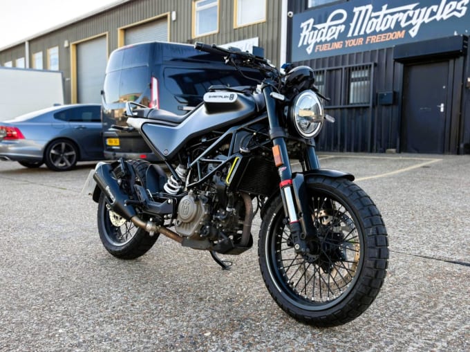 2025 Husqvarna Svartpilen 125