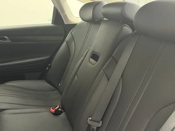 2023 Genesis G80