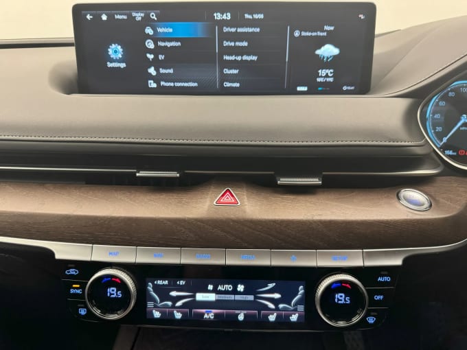 2023 Genesis G80