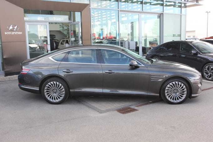 2023 Genesis G80