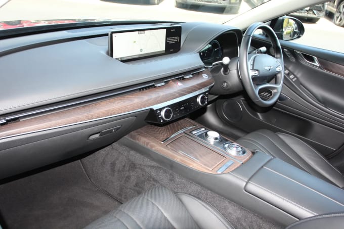 2023 Genesis G80