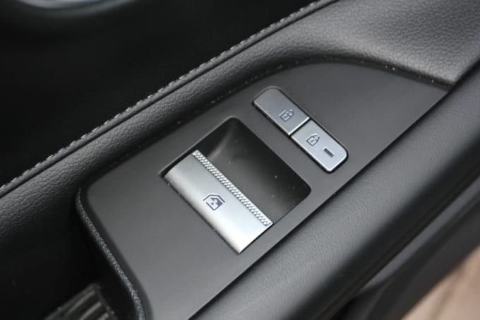 2023 Genesis G80