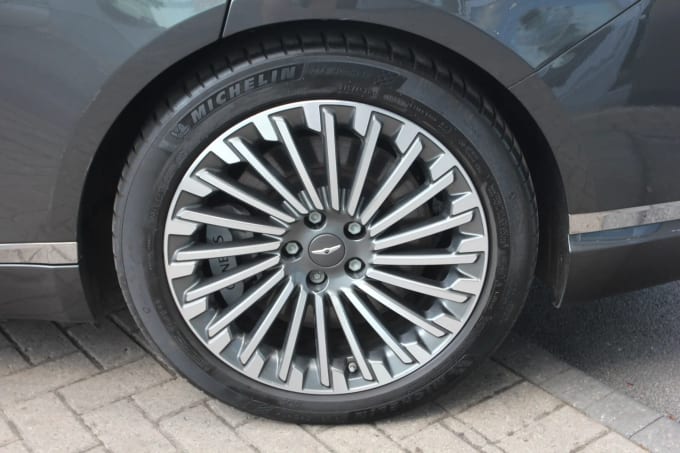 2023 Genesis G80