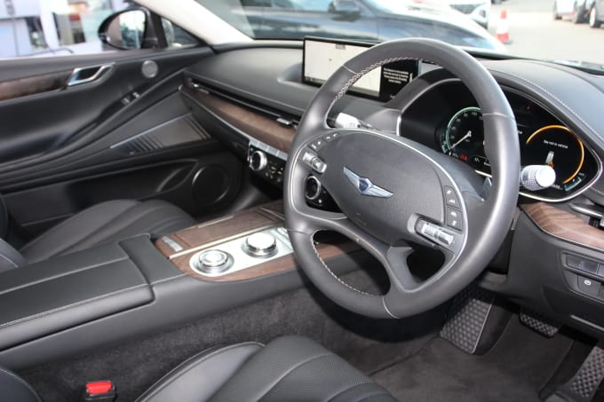 2023 Genesis G80