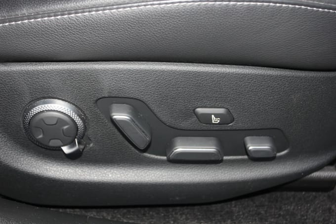 2023 Genesis G80