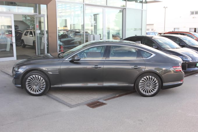 2023 Genesis G80