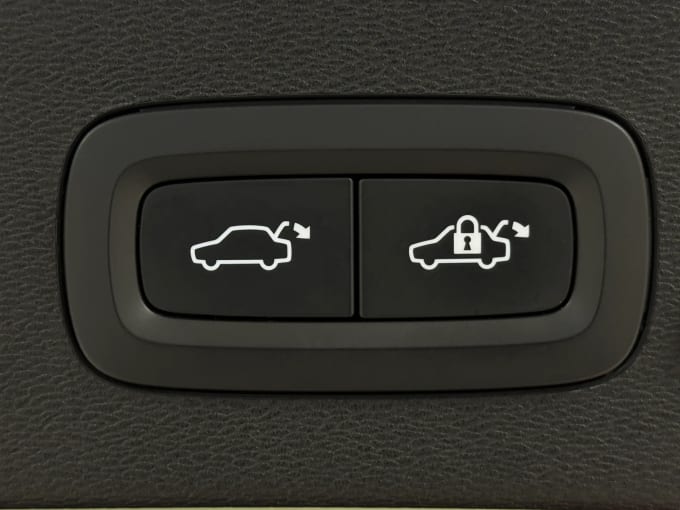2022 Volvo C40