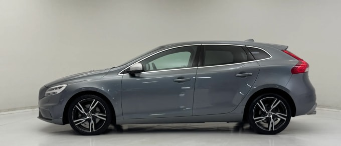 2019 Volvo V40