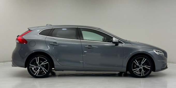 2019 Volvo V40