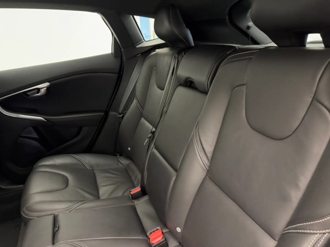 2019 Volvo V40