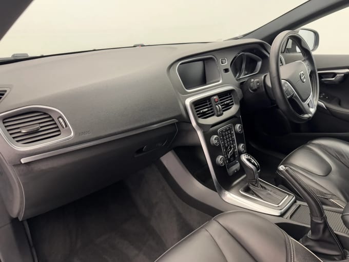 2019 Volvo V40
