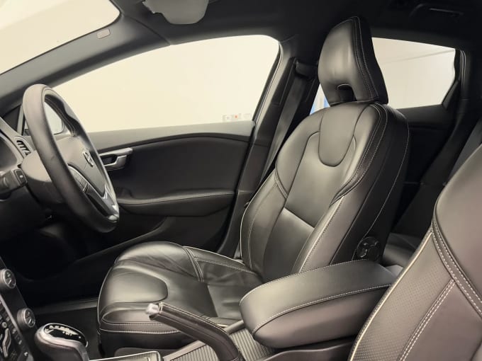2019 Volvo V40