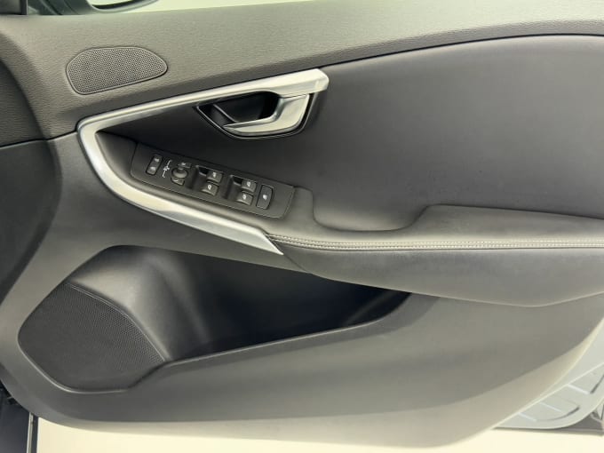2019 Volvo V40