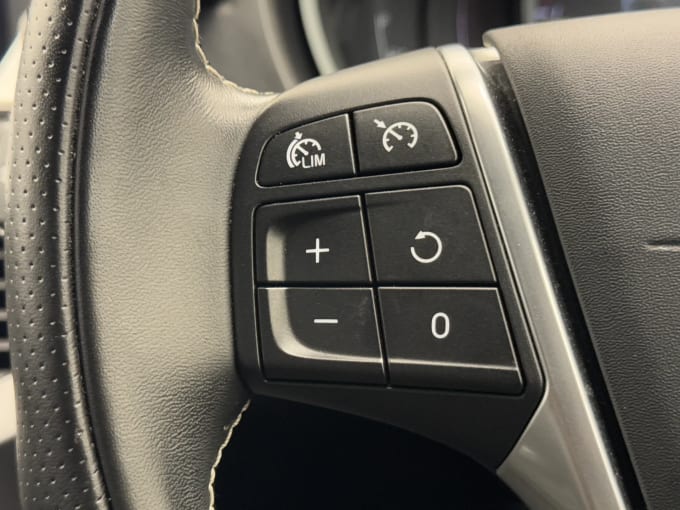 2019 Volvo V40