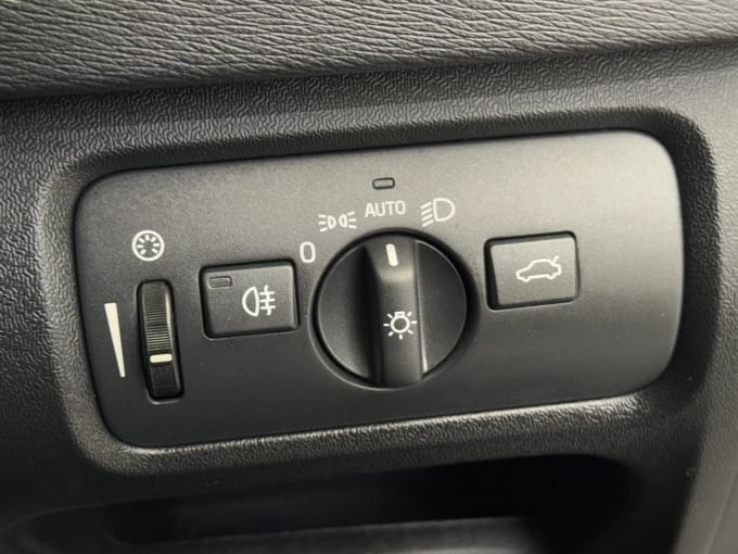 2019 Volvo V40