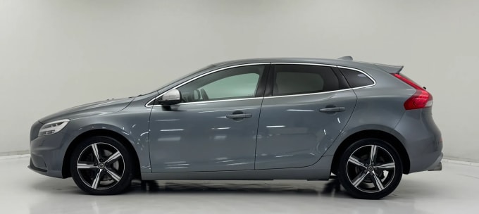 2019 Volvo V40