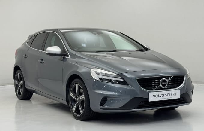 2019 Volvo V40