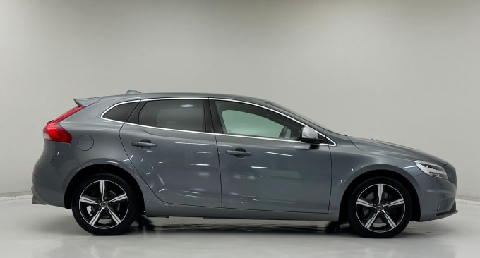 2019 Volvo V40