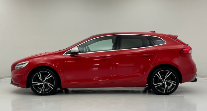 2017 Volvo V40