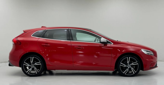 2017 Volvo V40