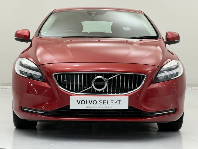 2019 Volvo V40