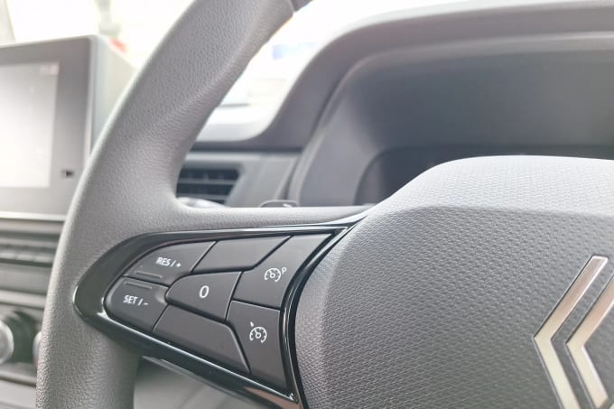 2025 Renault Trafic