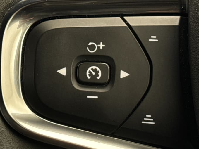 2023 Volvo Xc40
