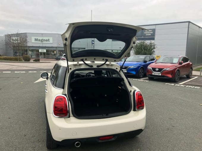 2019 Mini Hatch