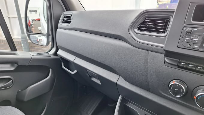 2024 Renault Master