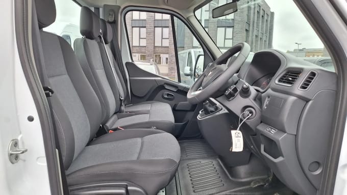 2024 Renault Master